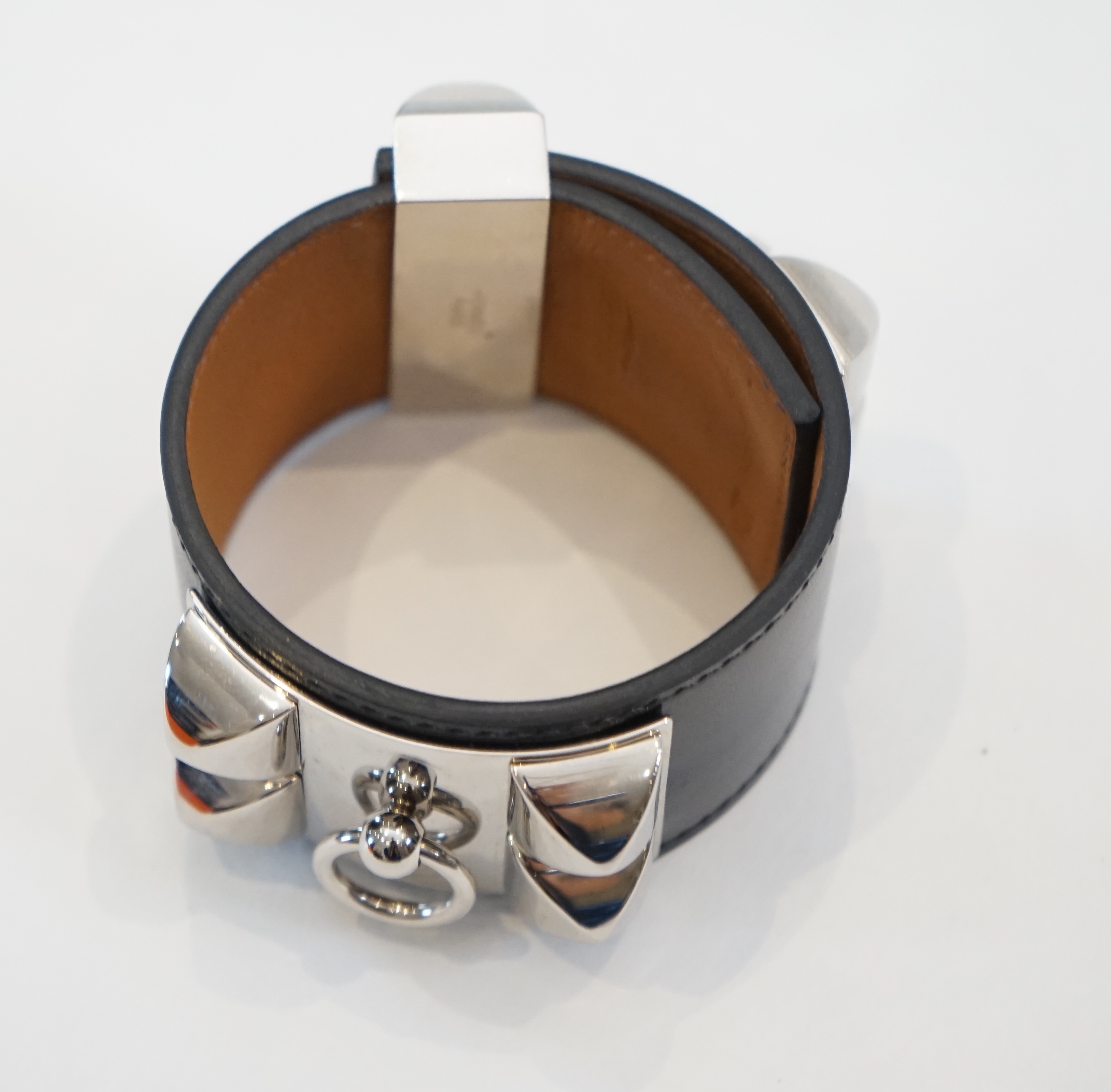 An Hermès Collier De Chien bracelet in black calf leather wrist size approx. 24cm, width: 4cm